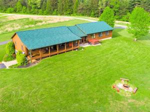 an overhead view of a large house with a green roof at Gorgeous and Spacious Cabin Rental for a Group Vacation near Hocking Hills State Park, Ohio in Cedar Grove