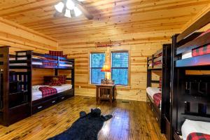 Voodi või voodid majutusasutuse Incredible Luxurious Cabin Fantastic for All the Family in Broken Bow, Oklahoma toas