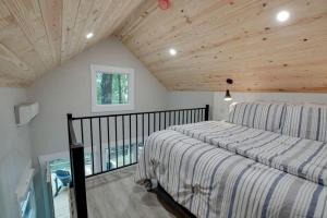 a bedroom with a bed and a wooden ceiling at Breathtaking Treehouse with Barbecue and Hot-tub in Scottsboro, Alabama in Grant