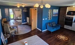 Φωτογραφία από το άλμπουμ του Harbour View Haven – Modern 3BR Marina Home στο Σουόνσι