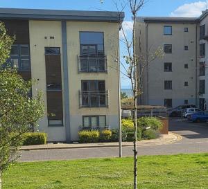 Φωτογραφία από το άλμπουμ του Harbour View Haven – Modern 3BR Marina Home στο Σουόνσι +4 φωτογραφίες