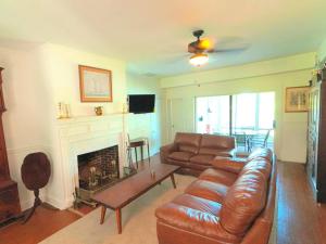 Posezení v ubytování Family-Friendly Waterfront Getaway with a Swimming Pool and Dock in Cambridge, Maryland