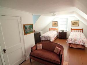 Postel nebo postele na pokoji v ubytování Family-Friendly Waterfront Getaway with a Swimming Pool and Dock in Cambridge, Maryland