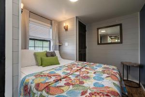 a bedroom with a bed with a colorful quilt at Amazing Cozy Cabin with Fireplace in Marion, Illinois in Sunset Harbor