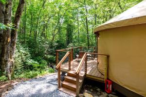 Fotografie z fotogalerie ubytování Serene Yurt Retreat near Pisgah National Forest in North Carolina v destinaci Balsam Grove