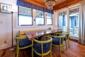 Fotografie z fotogalerie ubytování Beautifully-Decorated Soundfront Rental with a Balcony in Kitty Hawk, North Carolina v destinaci Kitty Hawk Beach + 47 fotografií