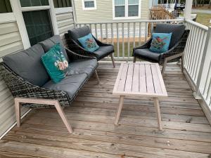 Posezení v ubytování Impressive Cottage with Fire Pit in Dunnellon, Florida + 32 fotografií