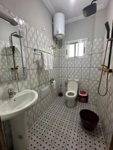 Koupelna v ubytování Residence Ngongbadang + 15 fotografií