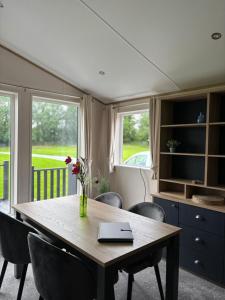 Gambar di galeri bagi Olive Lodge Benllech di Brynteg +16 gambar