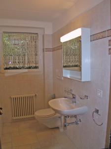 Ένα μπάνιο στο Casa Isole, 3,5-Zimmerwohnung by HolAp SA