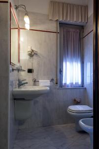 Koupelna v ubytování Hotel Bernardino