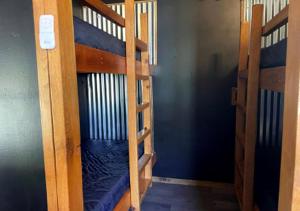 Postel nebo postele na pokoji v ubytování Picturesque Cabin with Lovely Hiking Trails in Indiana + 11 fotografií