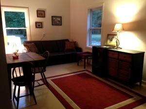 Χώρος καθιστικού στο Enchanting Rental on a Former Pecan Plantation near Lexington, South Carolina