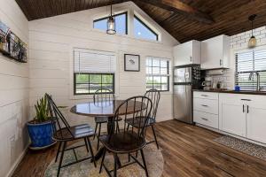 a kitchen with a table and chairs in a room at Tiny House Cabin in Marion, IL in Sunset Harbor