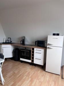 Dapur atau dapur kecil di 40 qm Monteurswohnung +1 gambar
