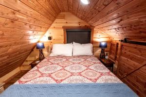 Gallery image of Escape to Marshall, Arkansas, in this Cozy Cabin for Four in Maumee
