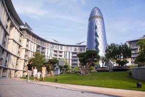 Taman di luar Banyan Tree Doha At La Cigale Mushaireb