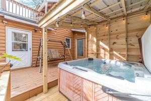 a jacuzzi tub in the middle of a wooden house at Serene Cabin with Hot-Tub in Cleveland, Georgia in Kinseytown