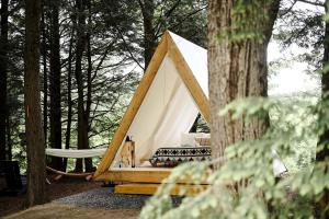 Zahrada ubytování Stunning Safari Tent with Great Views in North Woodstock, New Hampshire