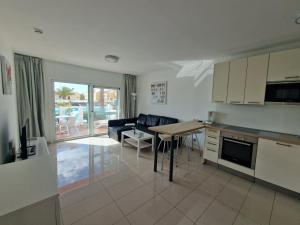 Køkken eller tekøkken på Casa Sol de Luxe, Anlage mit beheiztem Pool, strandnah