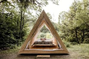 a bed in a triangularangularangularangularangularangularangularangularangularangularangularangular at Idyllic Safari Tent with Sauna and Amazing Views in North Woodstock, New Hampshire in Woodstock