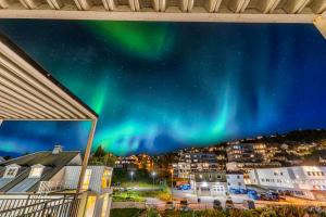 Nespecifikovaný výhled na destinaci Tromsø nebo výhled na město při pohledu z apartmánu + 42 fotografií