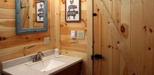 a bathroom with a sink and a mirror at Luxury Cabin for Great Weekend Trips in Maryland in Flintstone