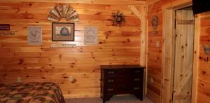 a bedroom in a log cabin with a bed at Luxury Cabin for Great Weekend Trips in Maryland in Flintstone