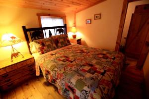 Voodi või voodid majutusasutuse Secluded Cabin Rental with Mountain Views in Clark, Northern Colorado toas