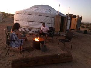 Επισκέπτες που μένουν στο Cozy Yurt Ideal for Stargazing near Joshua Tree National Park, California