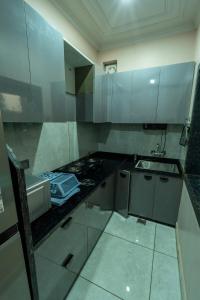 O bucătărie sau chicinetă la Diplomat WaterFront Villa 4 BHK Vagator