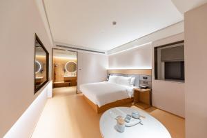 Ένα ή περισσότερα κρεβάτια σε δωμάτιο στο JI Hotel Shanghai Wuning Road Subway Station (formerly Changshou Road Yaxin Plaza Branch) +17 φωτογραφίες