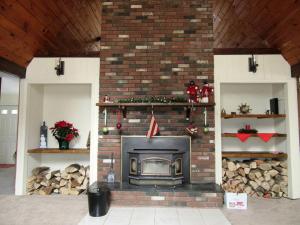 Gambar di galeri bagi Charming Cabin Retreat in the Foothills of the Adirondacks in Fort Ann, New York di Fort Ann +7 gambar