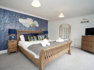 Giường trong phòng chung tại 6 Bed in Westward Ho 47214 +39 ảnh