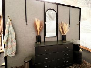 Fotografie z fotogalerie ubytování Luxurious Rustic Dome with Private Deck and Picnic Table in California v destinaci Grass Valley