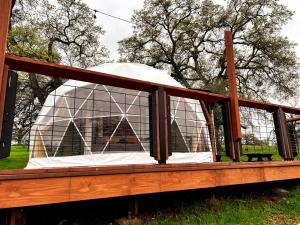 Zahrada ubytování Luxurious Rustic Dome with Private Deck and Picnic Table in California