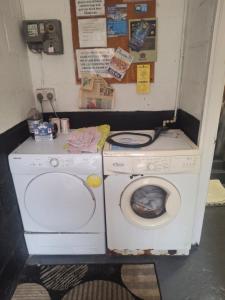 a washing machine and a washer in a room at Parkhouse farm caravan in Easby +14 photos