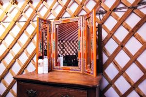 Fotografie z fotogalerie ubytování Peaceful Desert Yurt Glamping with Stargazing Near Joshua Tree National Park, California v destinaci Sunfair Heights