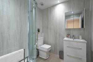 a bathroom with a toilet and a sink and a shower at Beverley 2 bedroom Central Home Garden Parking in Beverley +21 photos
