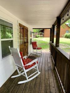 Κήπος έξω από το Charming Georgia Cabin for Weekend Getaways from Atlanta +2 φωτογραφίες
