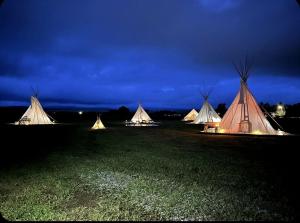 Φυσικό τοπίο κοντά σε οργανωμένο κάμπινγκ +6 φωτογραφίες