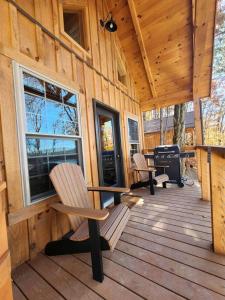 Fotografie z fotogalerie ubytování Lofted Cabin Wonderful for Outdoor Adventures in Ohio v destinaci Deersville