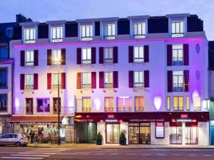 a purple building on the side of a street at Mercure Quimper Centre in Quimper