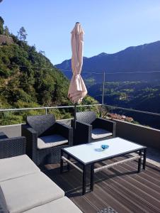 Nespecifikovaný výhled na hory nebo výhled na hory při pohledu z prázdninového domu