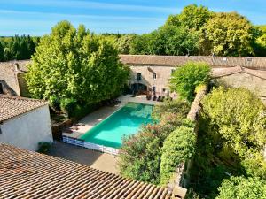 an overhead view of a house with a swimming pool at Hotel Le Galambre in Nîmes