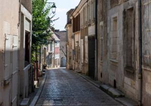an empty street in an old town with buildings at La petite Madeleine de Chavignol in Sancerre