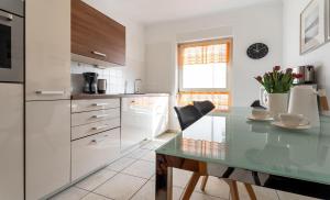 Kuchyň nebo kuchyňský kout v ubytování Bernsteinbad-Koserow-Komfortable-Ferienwohnung-Vineta