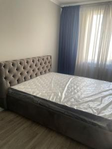 Ένα ή περισσότερα κρεβάτια σε δωμάτιο στο Apartament cu 2 camere Telecentru Chișinău
