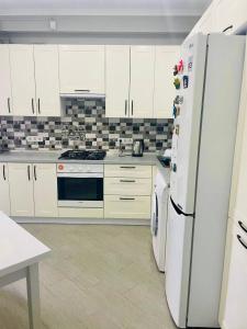 Η κουζίνα ή μικρή κουζίνα στο Apartament cu 2 camere Telecentru Chișinău