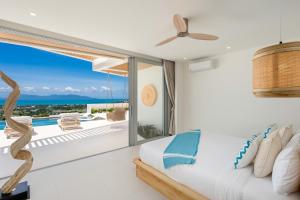 Ένα ή περισσότερα κρεβάτια σε δωμάτιο στο Bow Villa - by Sublime Samui Villas +33 φωτογραφίες